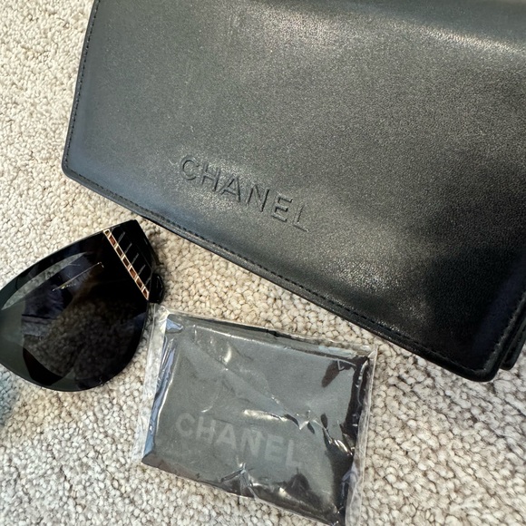 Chanel sunglasses - Picture 7 of 9